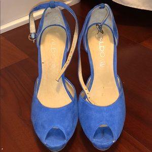 Blue suede pumps